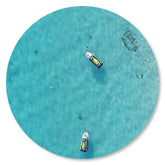 Jetskis im blauen Meer